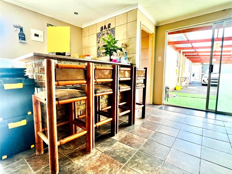 4 Bedroom Property for Sale in Goodwood Estate Western Cape